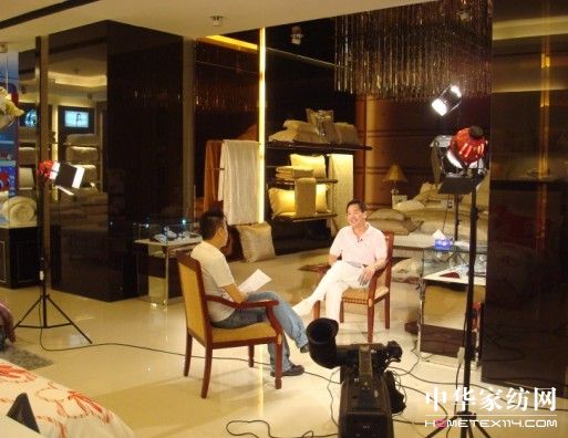 �츻�ݿ������������M(j��n)����ɽ���