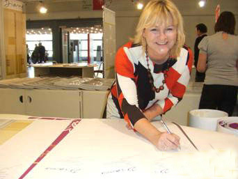 ����ɫ�� ���ϵ��{ɫ��