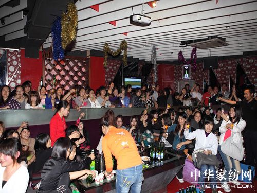 ����Ҿ�2010�ꃞ(y��u)��T���C�����(hu�� )�A�M(m��n)�xĻ