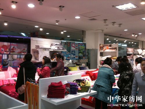 �Ь����\�݌�(zhu��n)����(d��ng)ͻ��200�f(w��n)