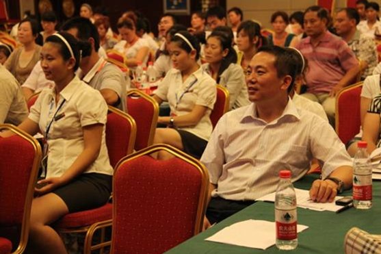 達達創(chuàng )遠為愛(ài)之佳家紡進(jìn)行內訓