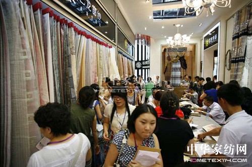 ���ڇ��H�Ҽ���ˇ�߼Ҿ��Ʒչ�[��(hu�� )