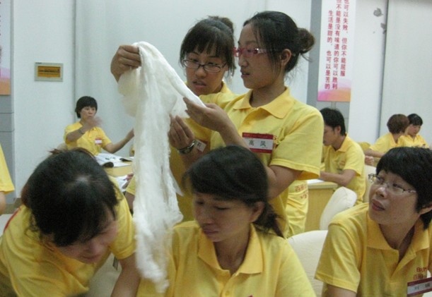 �����z�ڶ���ȫ���½�(j��ng)�N(xi��o)�̼�Ӗ�I(y��ng)��Ļ