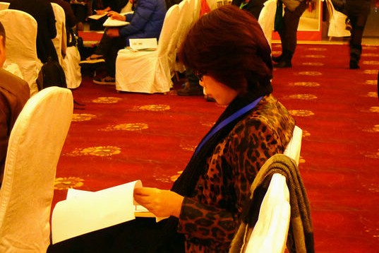 ���R��2012����Ů�b����ӆ؛��(hu�� )�A�M(m��n)�e��