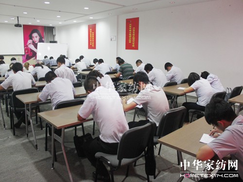 �Pʢ�Ҽ�2012�ﶬ��Ʒ��Ӗ��(hu�� )�A�M(m��n)�ɹ�