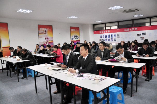 �Ϸ����2013�괺���F�ݕ�(hu�� )�ڜ��e��