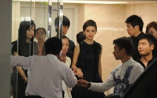 �R���P�I(l��ng)�10��Ů�Ǳ��S���(ch��ng)PK