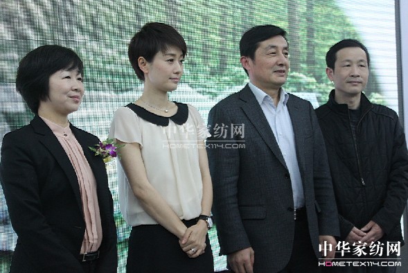 ����Ч��ϯ���Ҽ���չ��(hu�� )�٬F�߳�