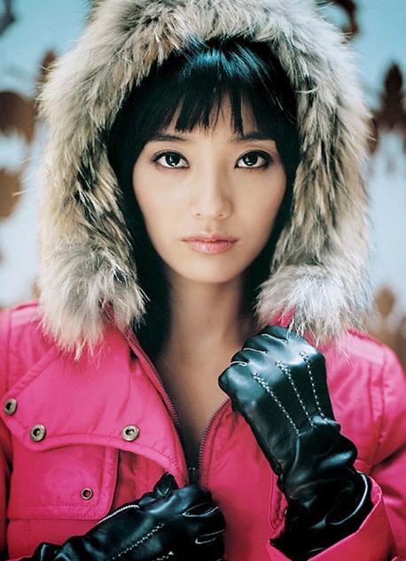 �λۆ���Ӣ��(��i)һ���n���ͱ��t��Ů��