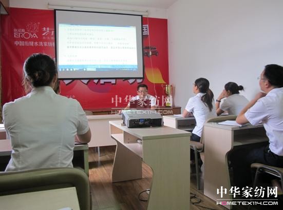 ���Z�żҼ���2013���n�����A(y��ng)��܇(ch��)�󪄡����(d��ng)