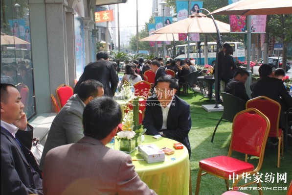 �Pʢ�Ҽ�2014������Ʒ�l(f��)����(hu�� )�A�M(m��n)��Ļ