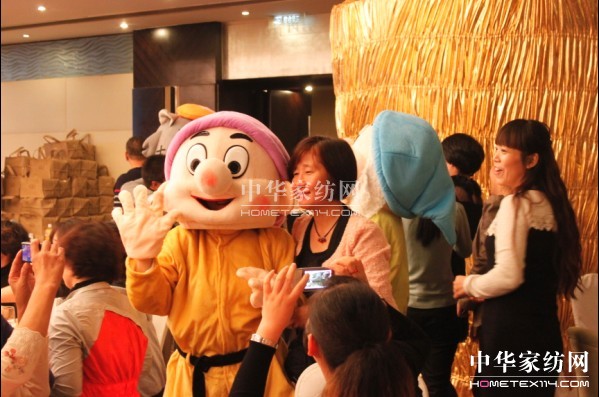 �Pʢ�Ҽ�2014������Ʒ�l(f��)����(hu�� )�A�M(m��n)��Ļ